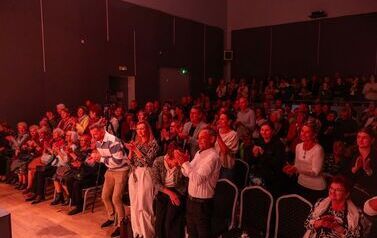 &bdquo;Noc Dziad&oacute;w&rdquo; w Rudkach. Teatr, pamięć i tradycja, kt&oacute;re łączą pokolenia 1
