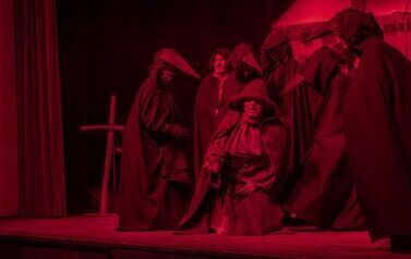 &bdquo;Noc Dziad&oacute;w&rdquo; w Rudkach. Teatr, pamięć i tradycja, kt&oacute;re łączą pokolenia 20