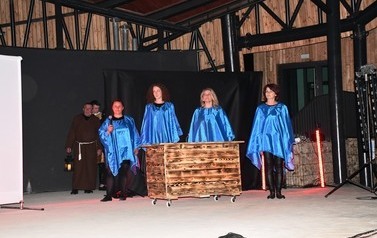 Nocne Mickiewicza rozmowy - Amatorski Teatr "Święty Spok&oacute;j" 20 maja 2023 79