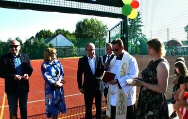 Otwarcie boiska szkolnego w Starej Słupi. Festyn profilaktyczny. 4 czerwca 2023.  46