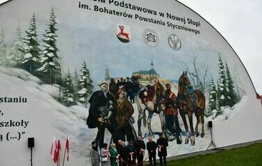 Gminne Obchody Święta Niepodległości. Odsłonięcie muralu przy SP Nowa Słupia 8