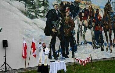 Gminne Obchody Święta Niepodległości. Odsłonięcie muralu przy SP Nowa Słupia 13