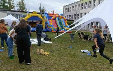 Piknik edukacyjno-zawodowy. Rudki 3 sierpnia. Przy Zespole Szk&oacute;ł w Rudkach. 6