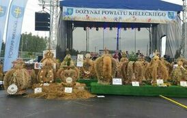 Wieniec z Dębna na Dożynkach Powiatowych w Piekoszowie 2025 9