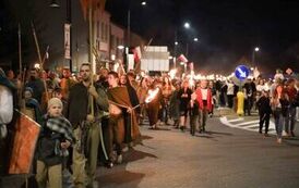 Ludzie Ognia i Żelaza przeszli ulicami Nowej Słupi. Wyjątkowe rozpoczęcie 58. Dymarek Świętokrzyskich 9