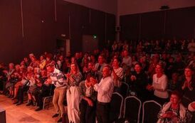 &bdquo;Noc Dziad&oacute;w&rdquo; w Rudkach. Teatr, pamięć i tradycja, kt&oacute;re łączą pokolenia 1