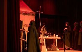 &bdquo;Noc Dziad&oacute;w&rdquo; w Rudkach. Teatr, pamięć i tradycja, kt&oacute;re łączą pokolenia 16