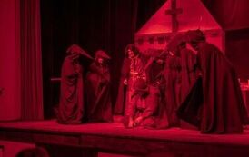 &bdquo;Noc Dziad&oacute;w&rdquo; w Rudkach. Teatr, pamięć i tradycja, kt&oacute;re łączą pokolenia 21