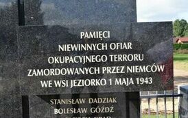 Odsłonięto i poświęcono pomnik  pomordowanych podczas II wojny światowej mieszkańc&oacute;w Dębna i Jeziorka. 6.10.2023 2