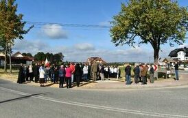 Odsłonięto i poświęcono pomnik  pomordowanych podczas II wojny światowej mieszkańc&oacute;w Dębna i Jeziorka. 6.10.2023 44