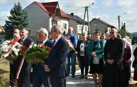 Odsłonięto i poświęcono pomnik  pomordowanych podczas II wojny światowej mieszkańc&oacute;w Dębna i Jeziorka. 6.10.2023 51