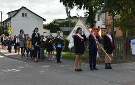 Odsłonięto i poświęcono pomnik  pomordowanych podczas II wojny światowej mieszkańc&oacute;w Dębna i Jeziorka. 6.10.2023 62