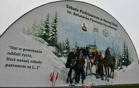 Gminne Obchody Święta Niepodległości. Odsłonięcie muralu przy SP Nowa Słupia 53