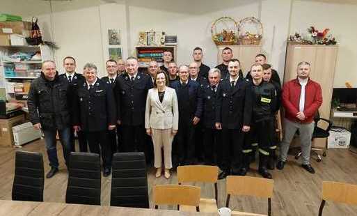 Zdjęcie do Poseł Agata Wojtyszek z wizytą w jednostkach OSP z terenu Gminy Nowa Słupia