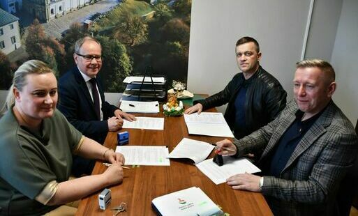 Zdjęcie do Będą nowe drogi. Umowy podpisane.