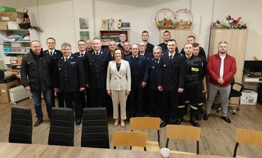 Zdjęcie do Poseł Agata Wojtyszek z wizytą w jednostkach OSP z terenu Gminy Nowa Słupia