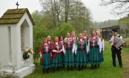 Zdjęcie do &quot;Modrzewianki&quot; wyśpiewały I miejsce w  IV Og&oacute;lnopolskim Festiwalu Pieśni Maryjnych Laudate Mariam.