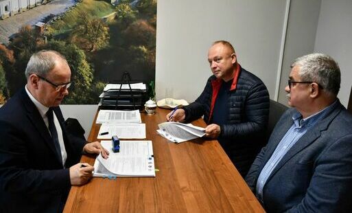 Zdjęcie do Umowa podpisana! &nbsp;Ulica Ogrodowa w Nowej Słupi zostanie gruntownie przebudowana&nbsp;